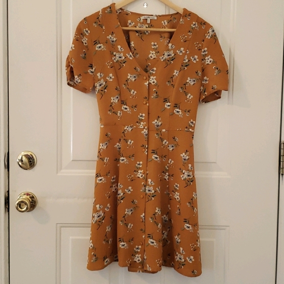 Charlotte Russe Dresses & Skirts - Charlotte Russe Yellow Floral Dress